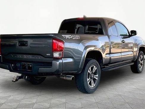 Used 2016 Toyota Tacoma TRD Sport w/ Towing Package AWD/4WD image 5