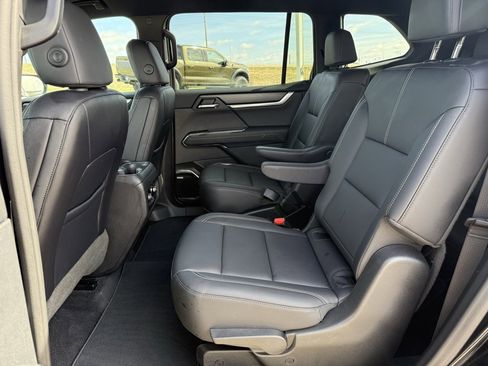 Used 2024 GMC Acadia Elevation image 8