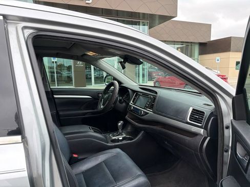 Used 2017 Toyota Highlander XLE FWD image 21