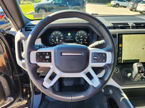 Certified 2026 Land Rover Defender 110 X-Dynamic SE AWD/4WD image 18