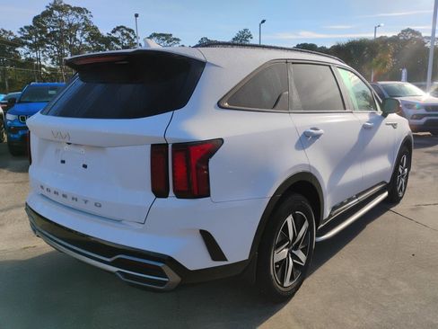 Used 2022 Kia Sorento EX w/ Panoramic Sunroof Package image 5