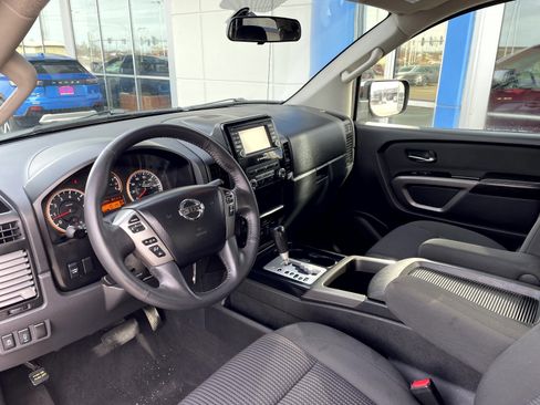 Used 2015 Nissan Titan SV w/ SV Value Truck Package image 12