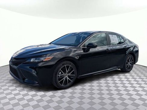 Used 2024 Toyota Camry SE FWD image 8