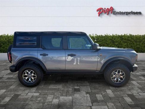 Used 2023 Ford Bronco Badlands image 7