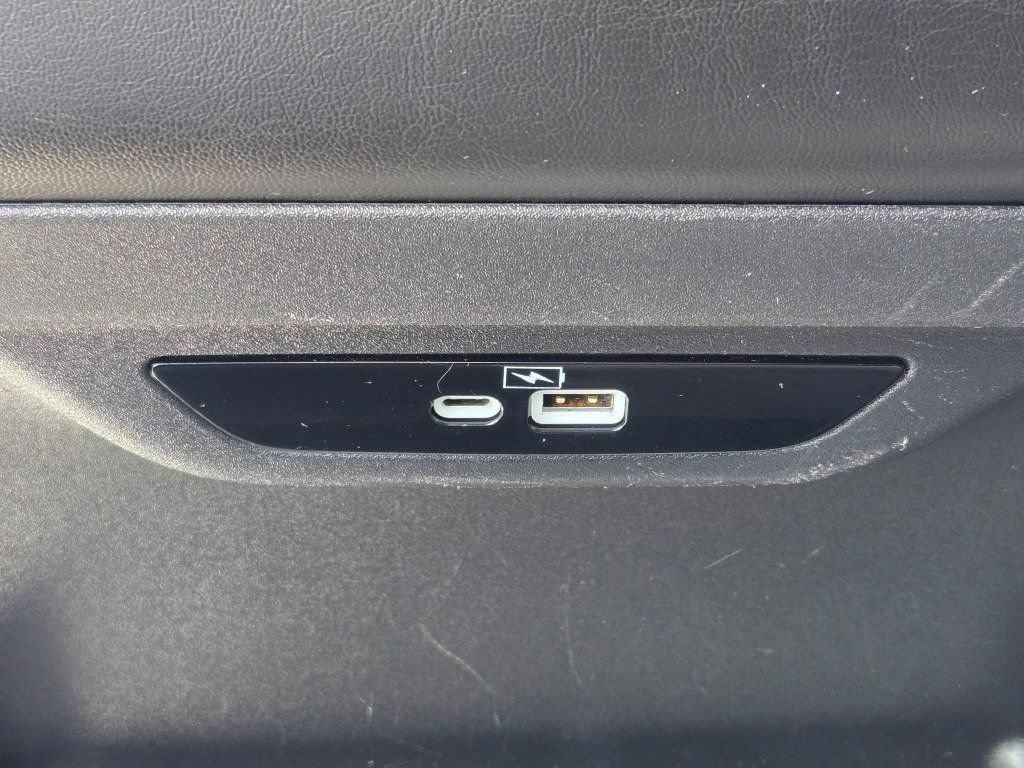 Used 2023 Chrysler Pacifica Touring-L FWD image 20