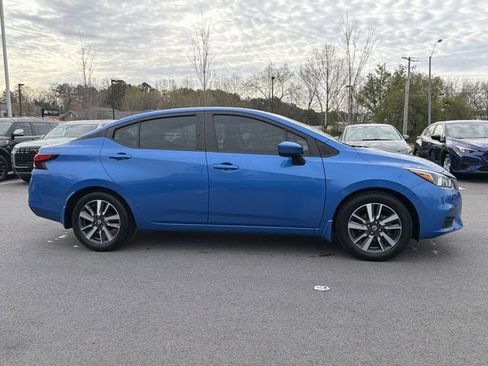 Used 2021 Nissan Versa SV image 2