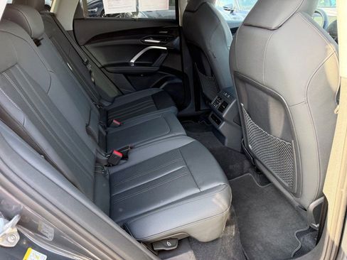 Certified 2025 Audi Q5 2.0T Premium Plus image 17