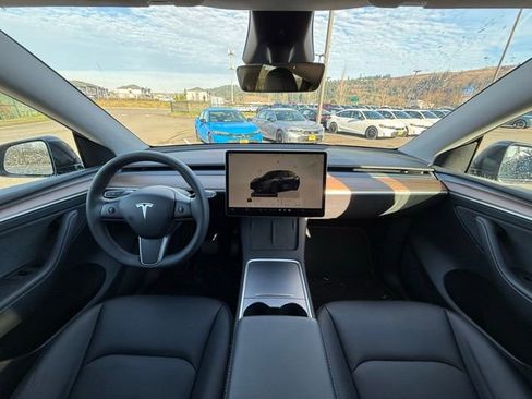 Used 2024 Tesla Model Y 2WD image 12