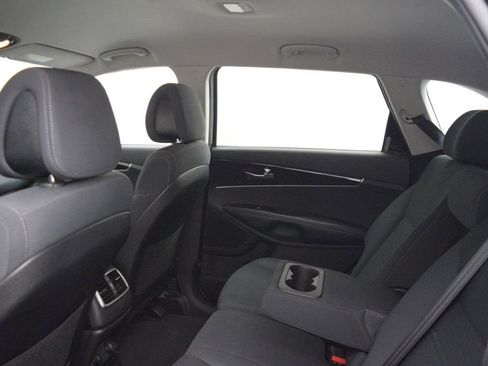Used 2016 Kia Sorento FWD image 12