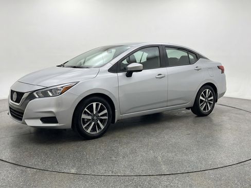 Used 2025 Nissan Versa SV image 3