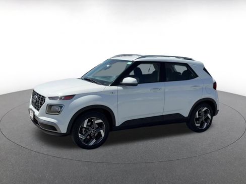 Used 2025 Hyundai Venue SEL FWD image 7