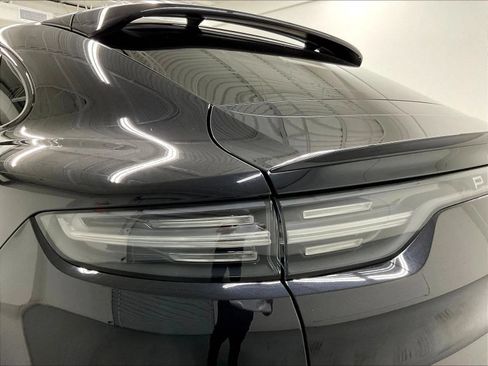 Used 2020 Porsche Cayenne Turbo AWD/4WD image 31