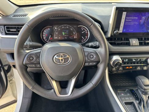 Used 2025 Toyota RAV4 XLE image 37