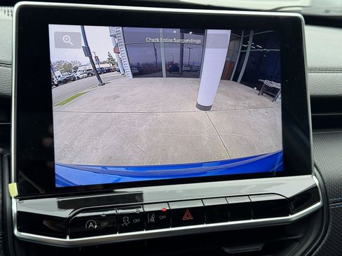 New 2026 Jeep Compass Latitude image 18