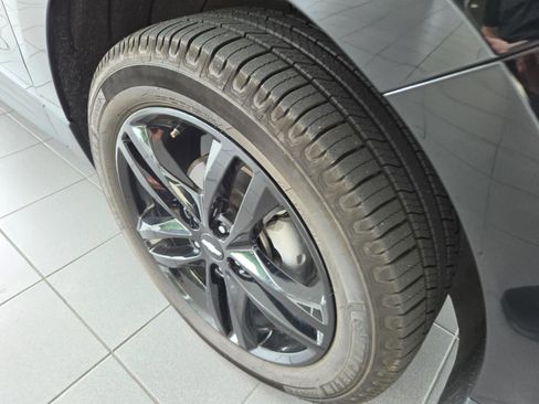 Used 2021 Chevrolet Equinox LT AWD/4WD image 4