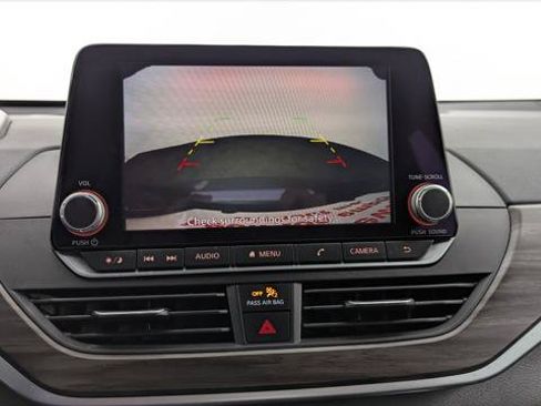 Used 2025 Nissan Altima 2.5 SV FWD image 28