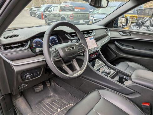 Used 2024 Jeep Grand Cherokee L Limited AWD/4WD image 14