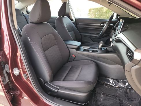 Used 2025 Nissan Altima 2.5 SV image 15