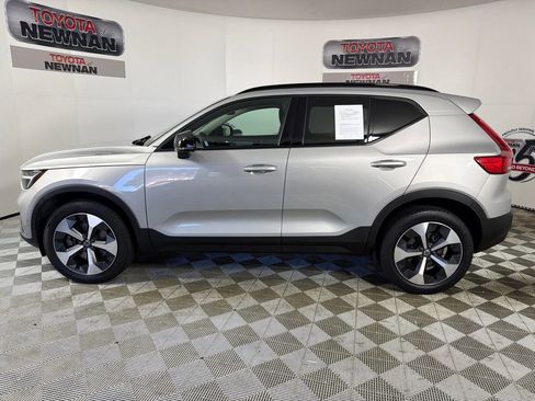 Used 2024 Volvo XC40 B5 Plus image 8