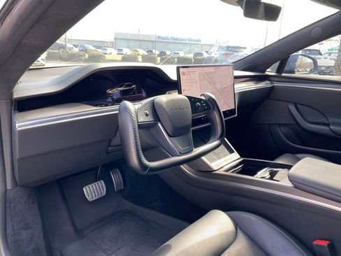 Used 2022 Tesla Model S Plaid image 9