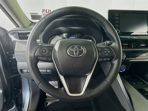 Used 2022 Toyota Venza LE image 11