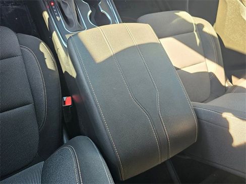 Used 2021 Chevrolet Traverse LT image 24