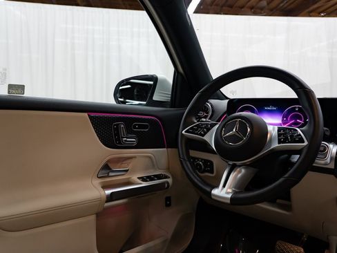 Used 2024 Mercedes-Benz EQB 300 4MATIC image 11
