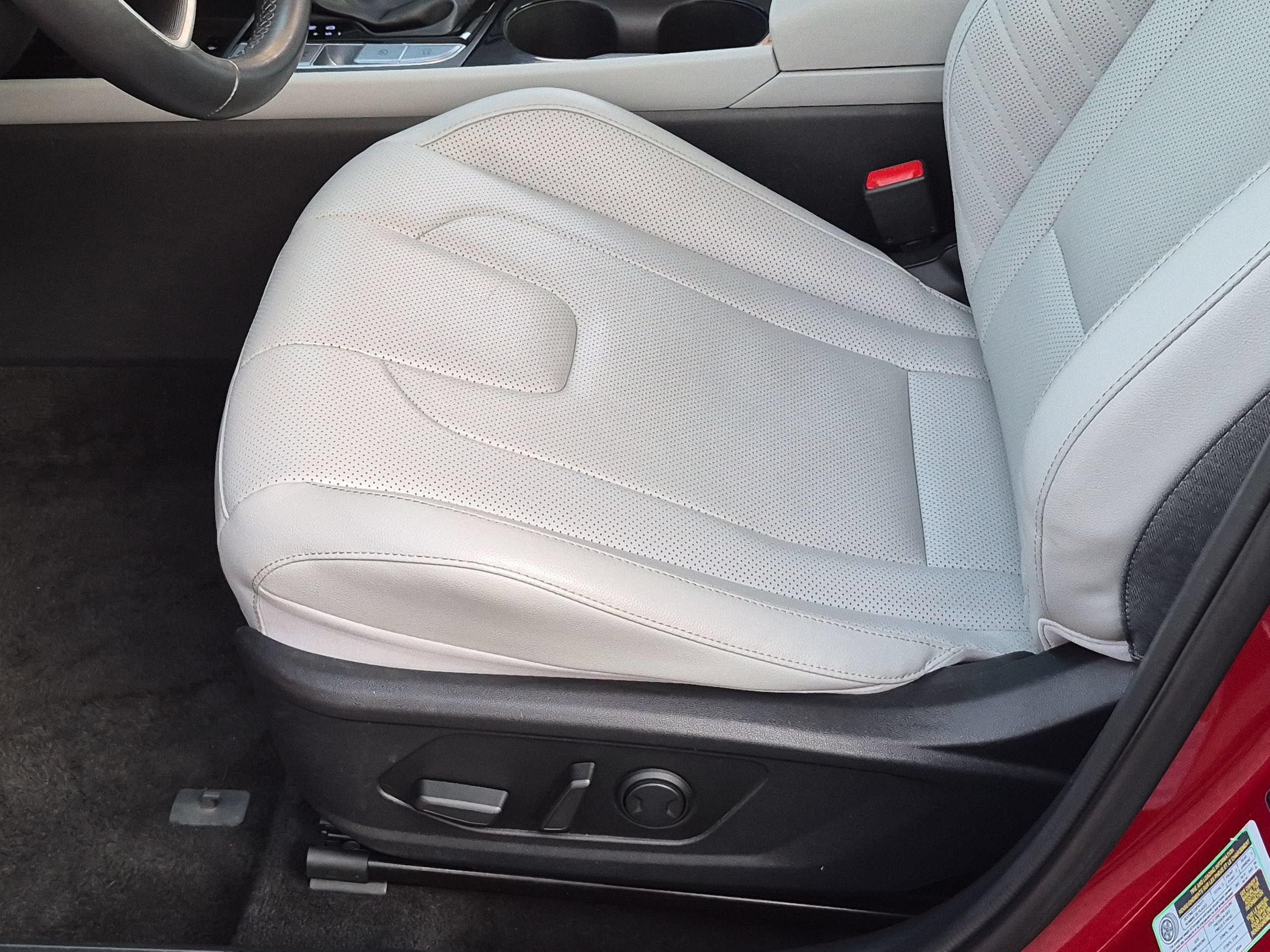 Used 2024 Hyundai Elantra Limited FWD image 14