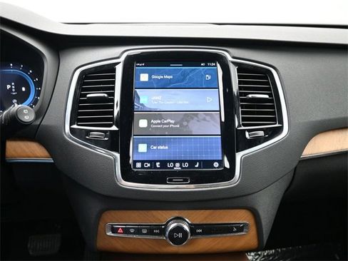 Used 2023 Volvo XC90 B5 Plus image 12