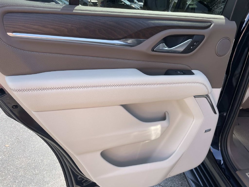 Used 2023 GMC Yukon Denali AWD/4WD image 6