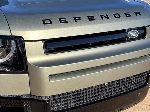 Certified 2025 Land Rover Defender 110 X-Dynamic SE image 29
