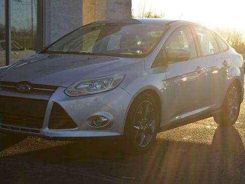 Used 2014 Ford Focus SE w/ Equipment Group 201A image 12