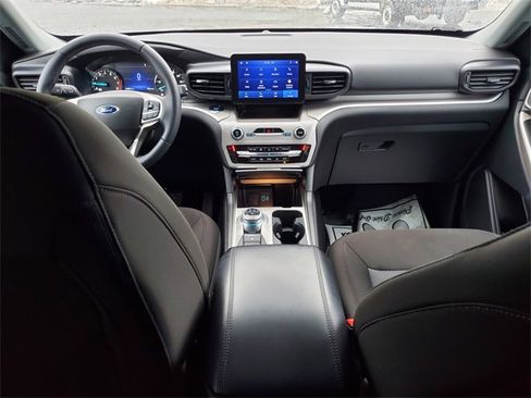 Used 2023 Ford Explorer XLT image 7