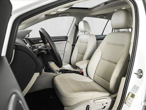 Used 2021 Volkswagen Golf 4-Door image 16