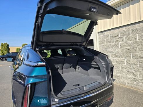 New 2026 Cadillac Lyriq Luxury image 7