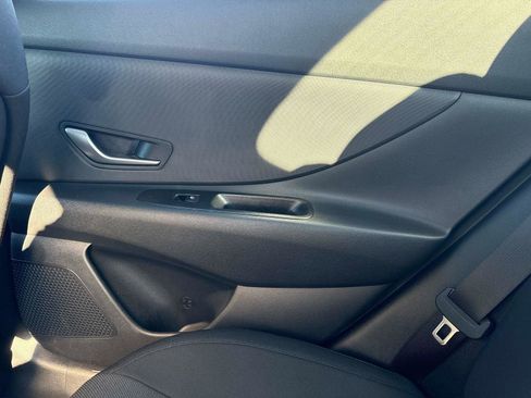 Certified 2023 Hyundai Elantra SE w/ Cargo Package image 15