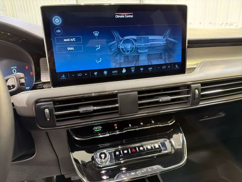 Used 2025 Lincoln Corsair FWD w/ Equipment Group 101A image 20