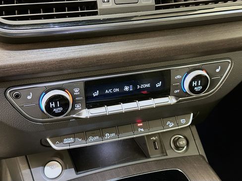 Used 2023 Audi Q5 2.0T Premium w/ Convenience Package AWD/4WD image 24