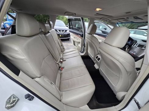 Used 2014 Subaru Outback 2.5i Limited w/ Moonroof Package AWD/4WD image 16