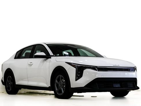 Used 2025 Kia K4 FWD image 1