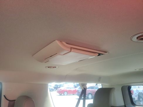 Used 2018 Chevrolet Suburban Premier RWD image 13