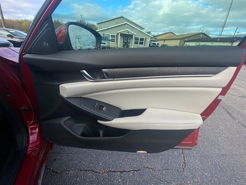 Used 2018 Honda Accord Touring image 12