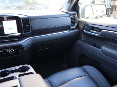 Used 2025 GMC Sierra 1500 SLT AWD/4WD image 14