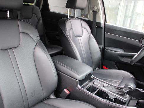 Used 2023 Kia Sorento S w/ Panoramic Sunroof Package image 14