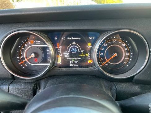 Used 2019 Jeep Wrangler Unlimited Sahara AWD/4WD image 19