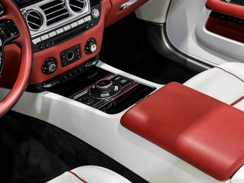 Used 2018 Rolls-Royce Dawn Base image 26