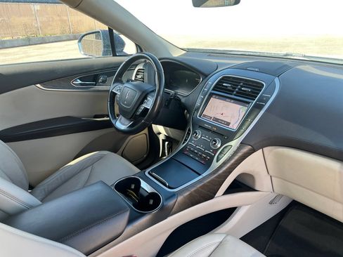 Used 2019 Lincoln Nautilus Select AWD/4WD image 38