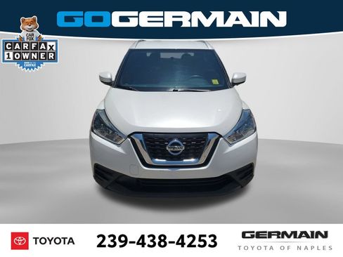 Used 2019 Nissan Kicks SV FWD image 2