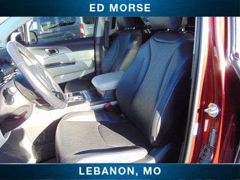 Used 2023 Kia Carnival LX image 9