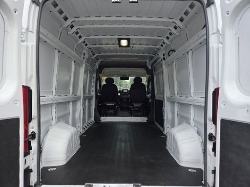 Used 2024 RAM ProMaster 2500 w/ Convenience Group FWD image 33
